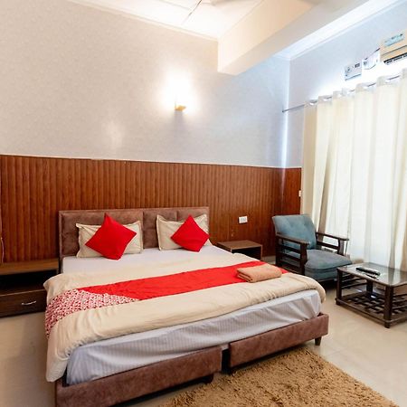 Shivjot Hotel Kharar Kültér fotó