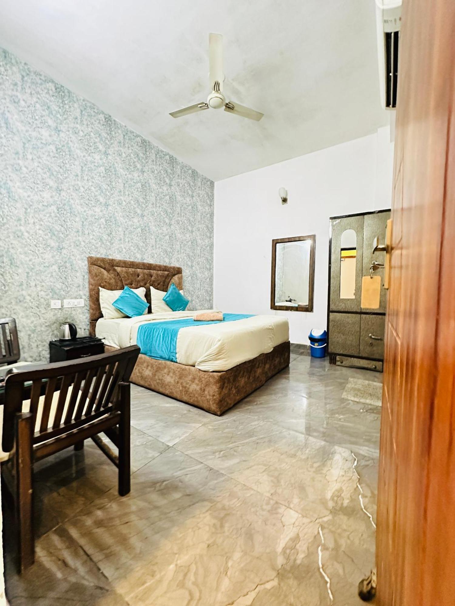 Shivjot Hotel Kharar Kültér fotó