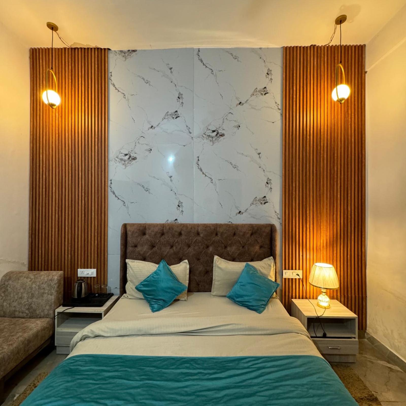Shivjot Hotel Kharar Kültér fotó