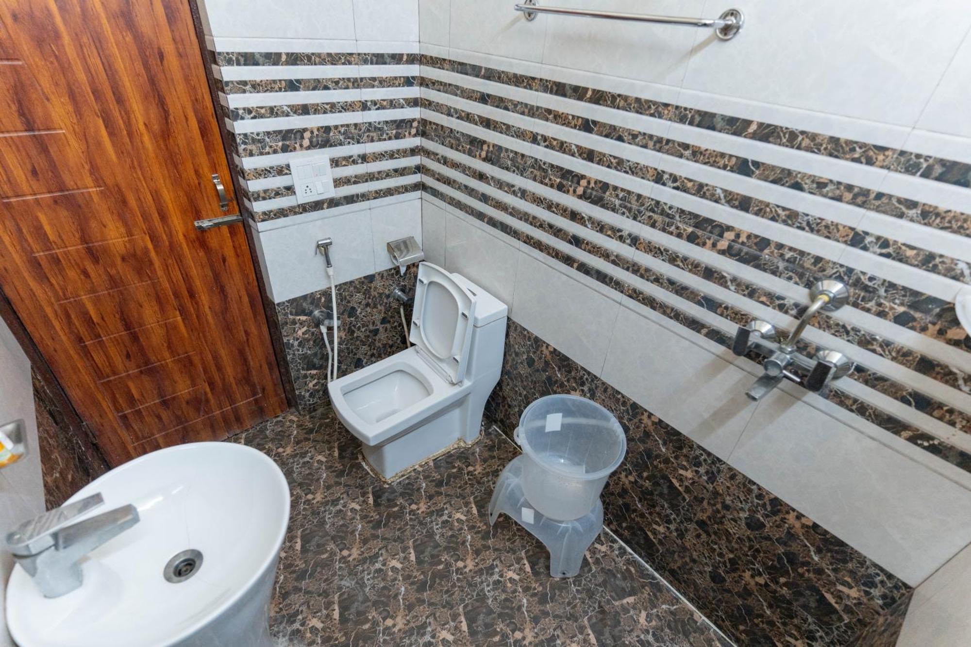 Shivjot Hotel Kharar Kültér fotó